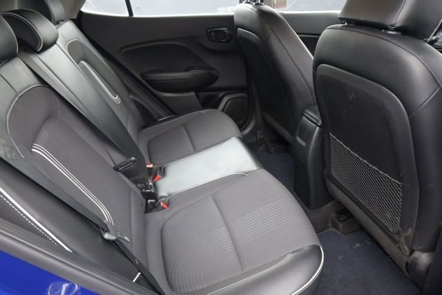 Used 2022 Hyundai Venue Limited FWD image 24