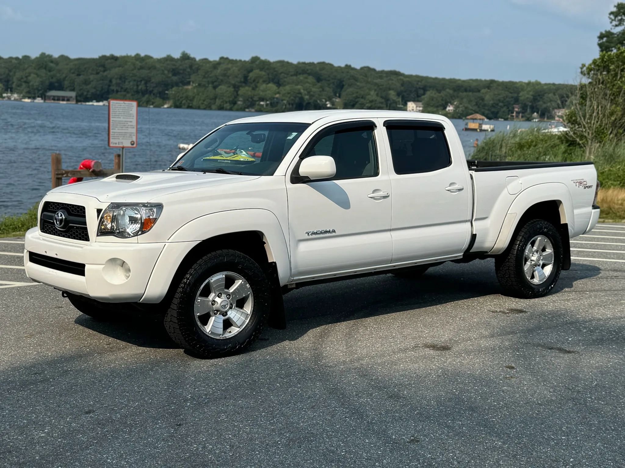Used 2011 Toyota Tacoma 4x4 Double Cab image 2