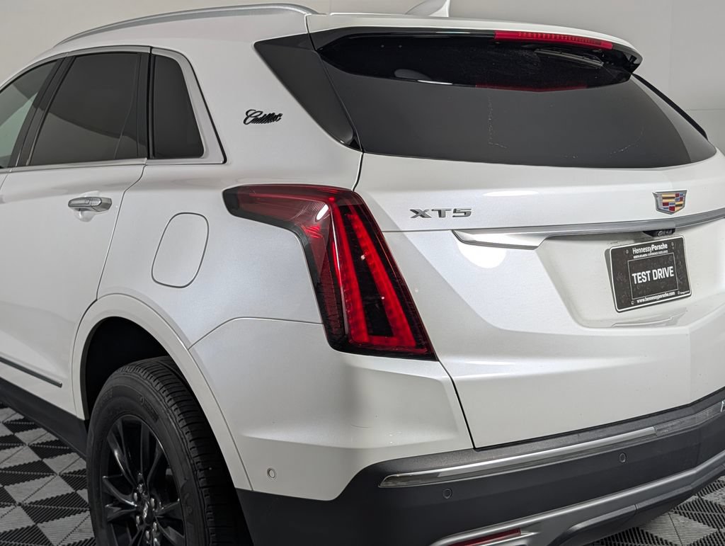 Used 2022 Cadillac XT5 Premium Luxury w/ Technology Package FWD image 16
