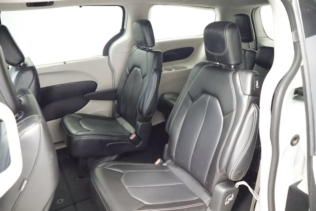 Certified 2023 Chrysler Pacifica Touring-L FWD image 25