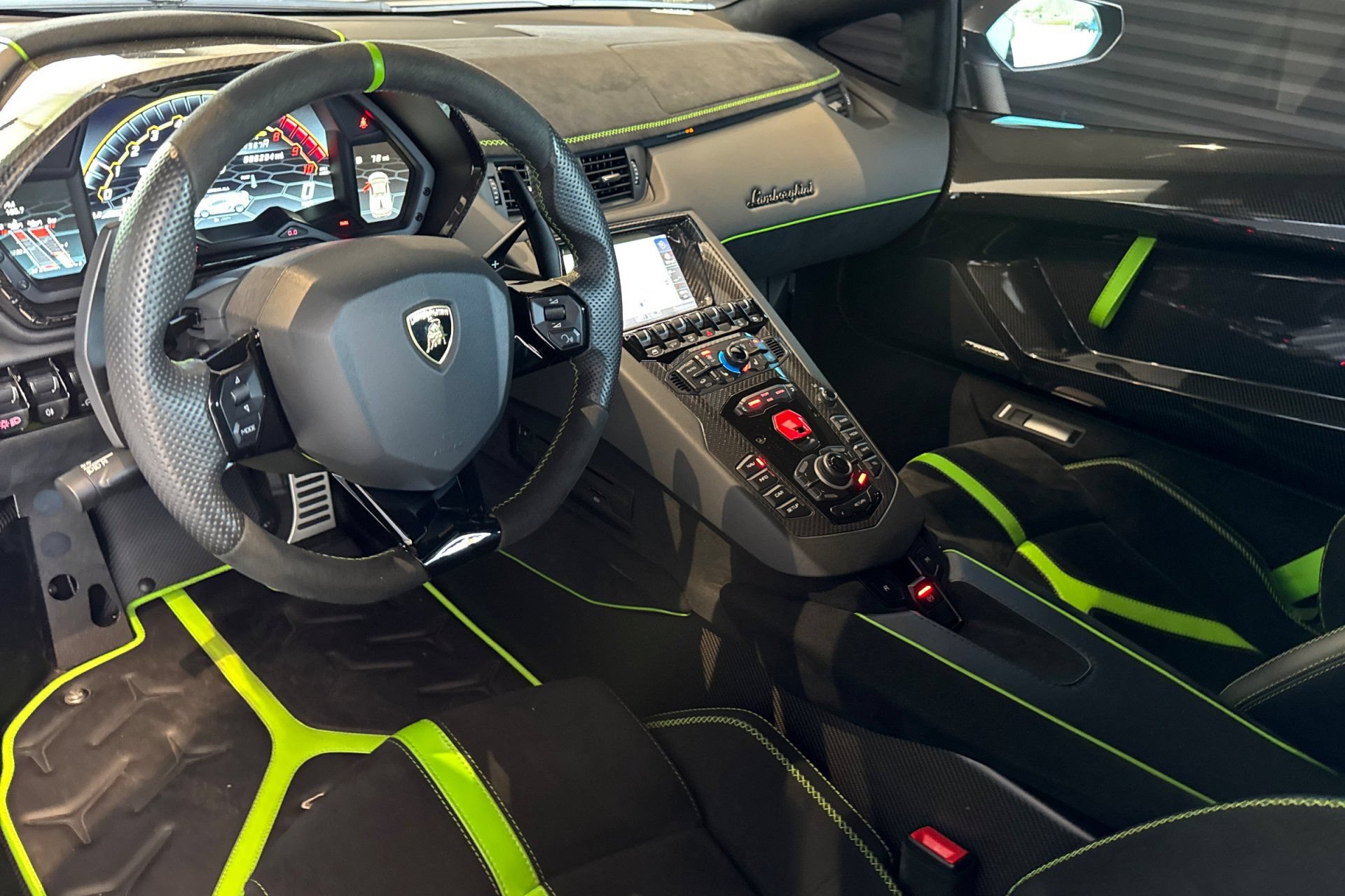 Used 2020 Lamborghini Aventador SVJ AWD/4WD image 6