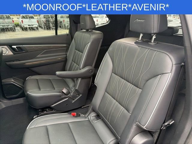 Used 2025 Buick Enclave Avenir AWD/4WD image 21