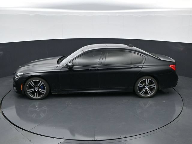 Used 2018 BMW 750i w/ Executive Package RWD image 29