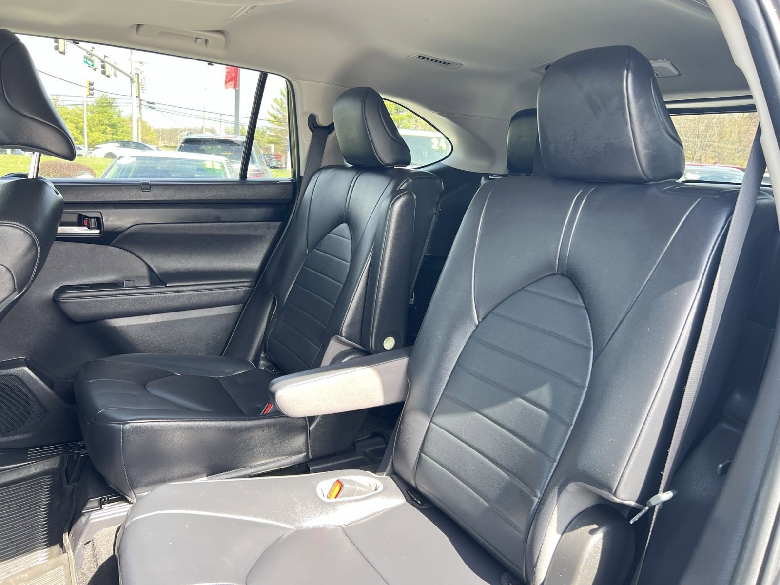 Used 2023 Toyota Highlander XLE image 24