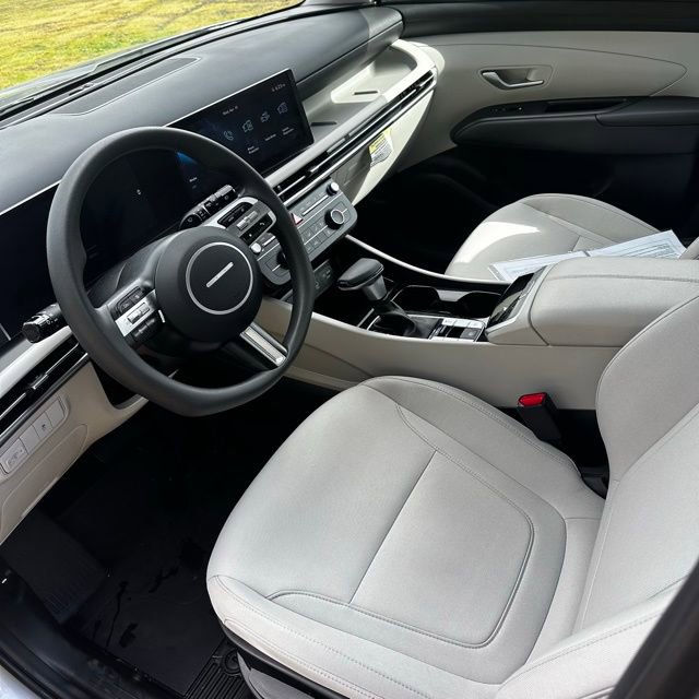 Certified 2025 Hyundai Tucson SE image 12