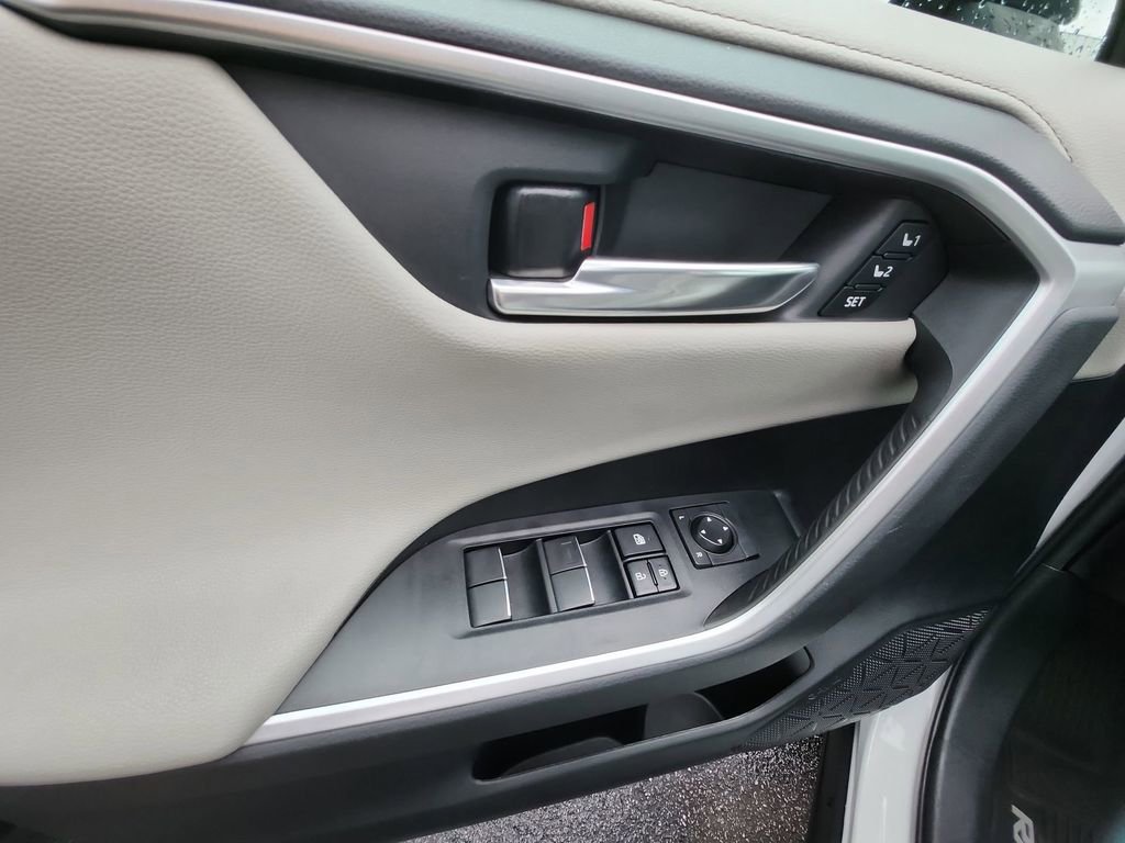 Used 2021 Toyota RAV4 Limited image 28