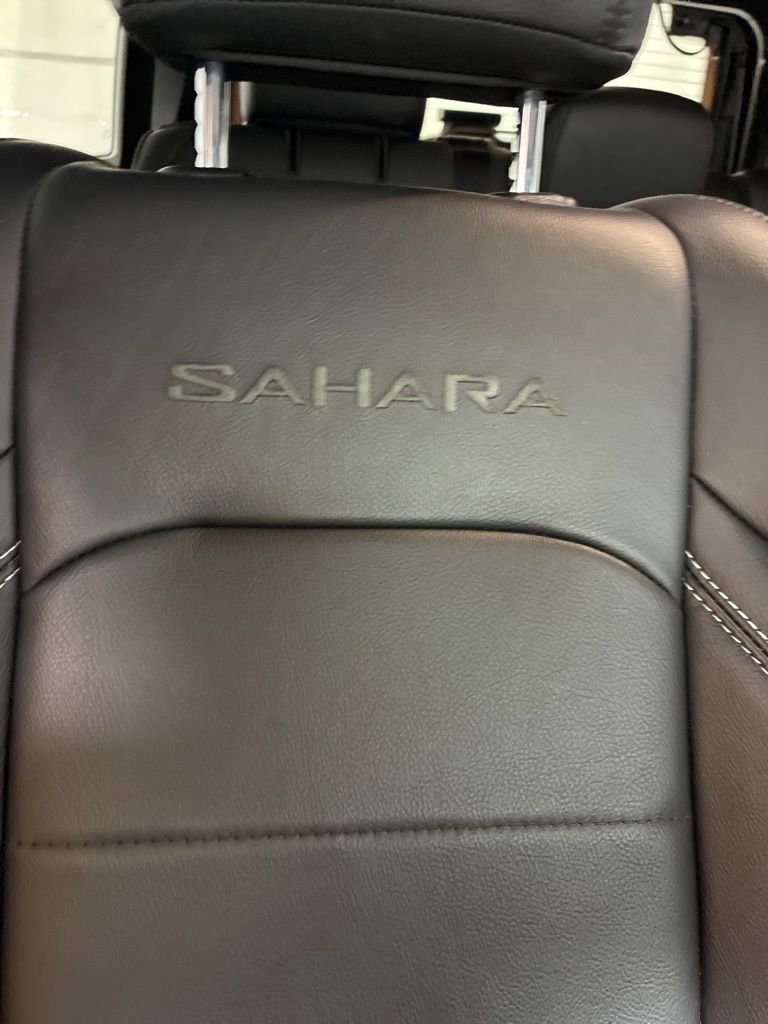 Used 2023 Jeep Wrangler Unlimited Sahara w/ LED Lighting Group AWD/4WD image 31