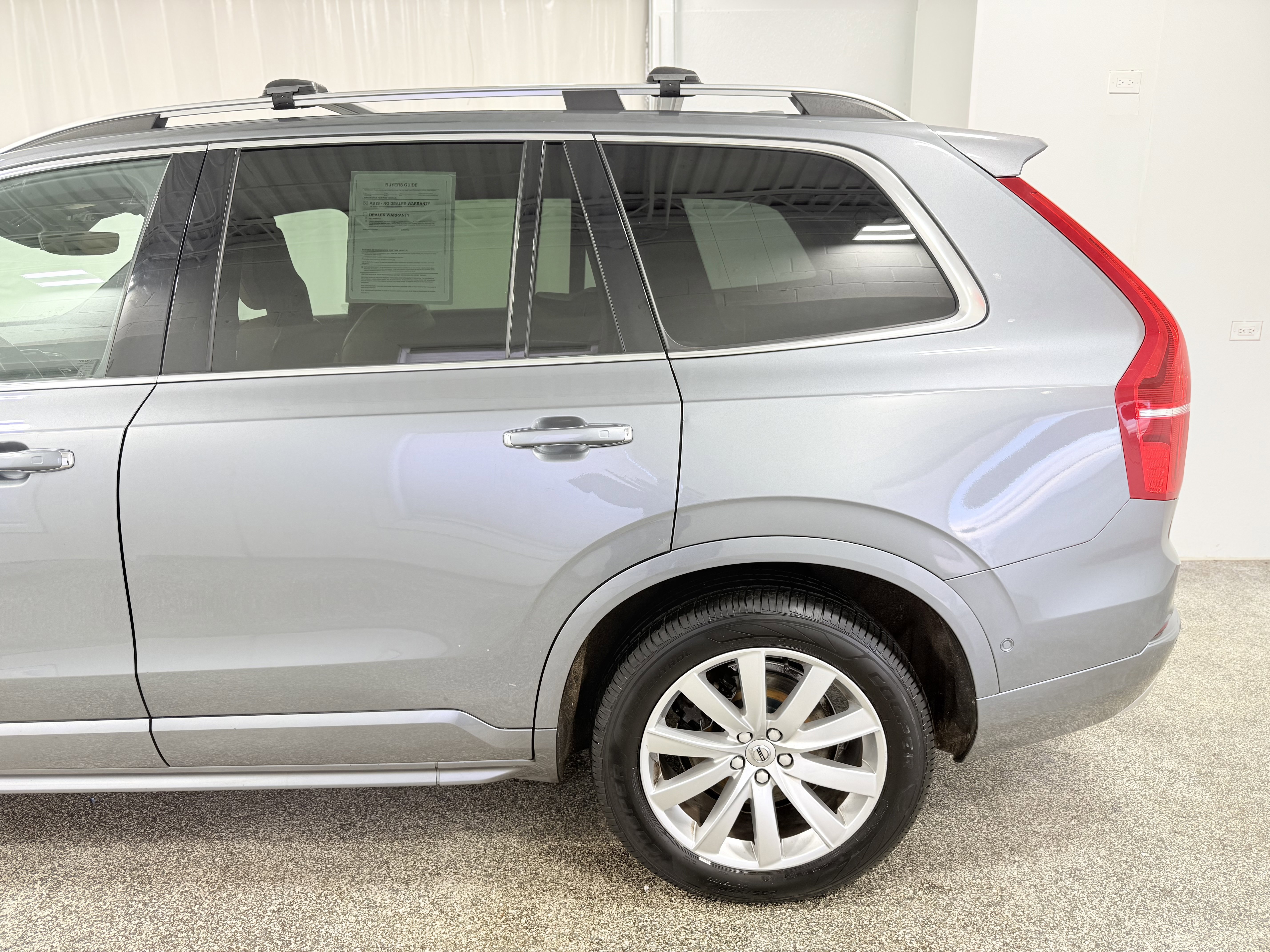 Used 2017 Volvo XC90 T6 Momentum w/ Vision Package image 5