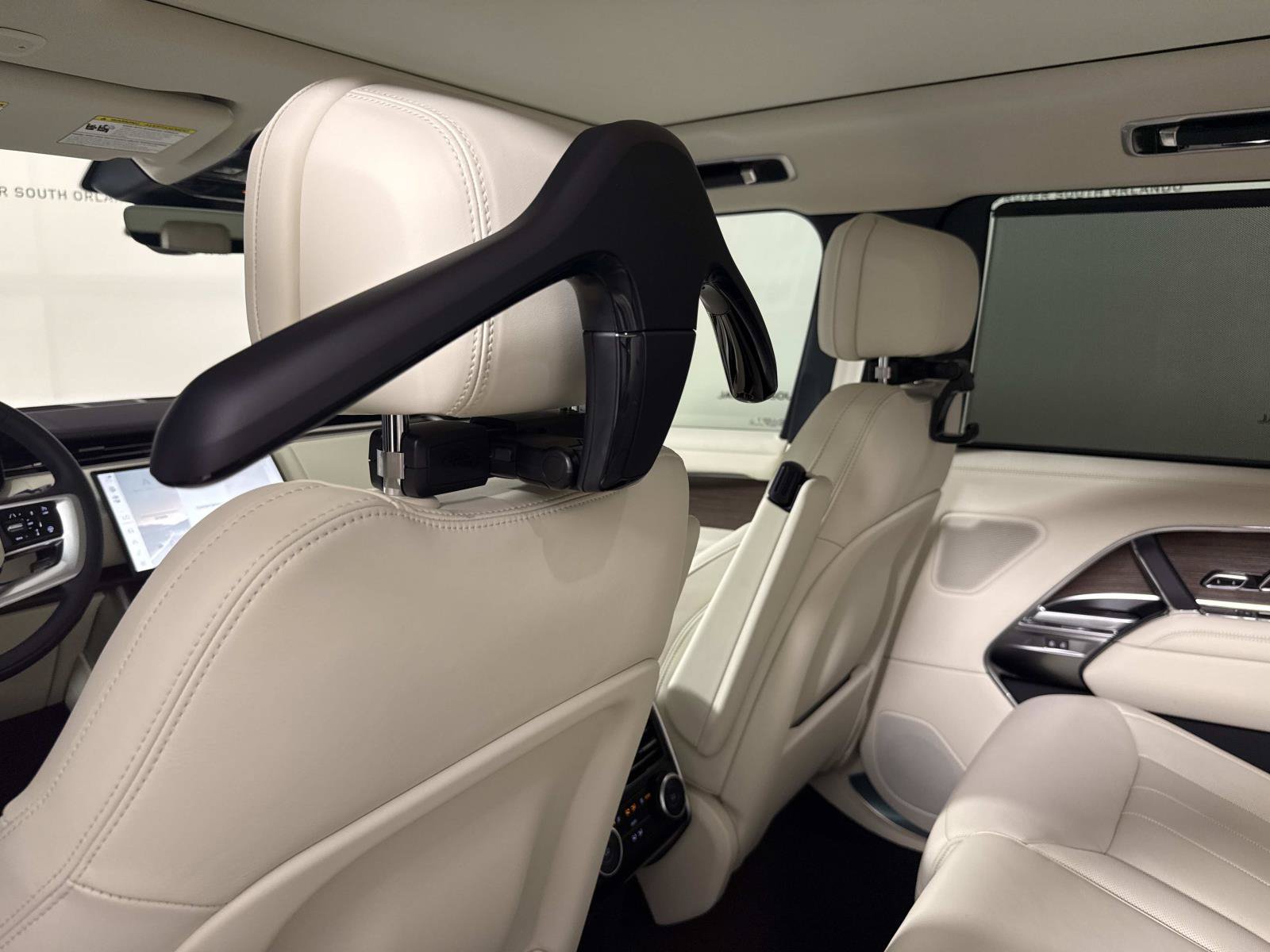 New 2027 Land Rover Range Rover Long Wheelbase SE AWD/4WD image 17