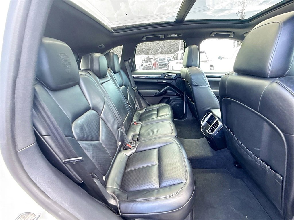 Used 2017 Porsche Cayenne S image 32