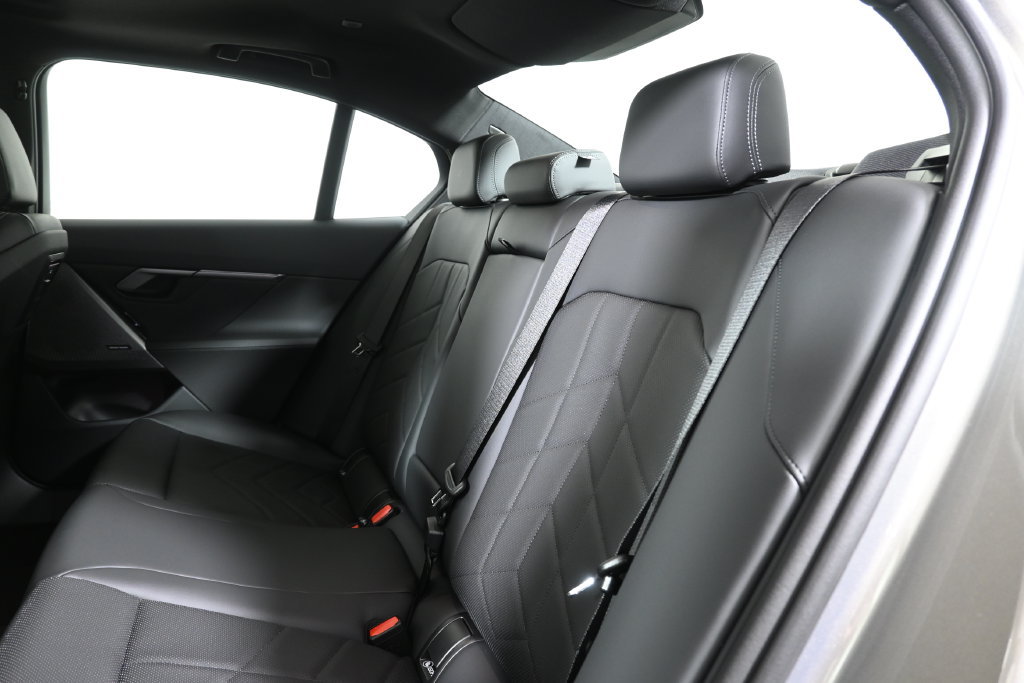 Used 2026 BMW 530i xDrive w/ Premium Package AWD/4WD image 4