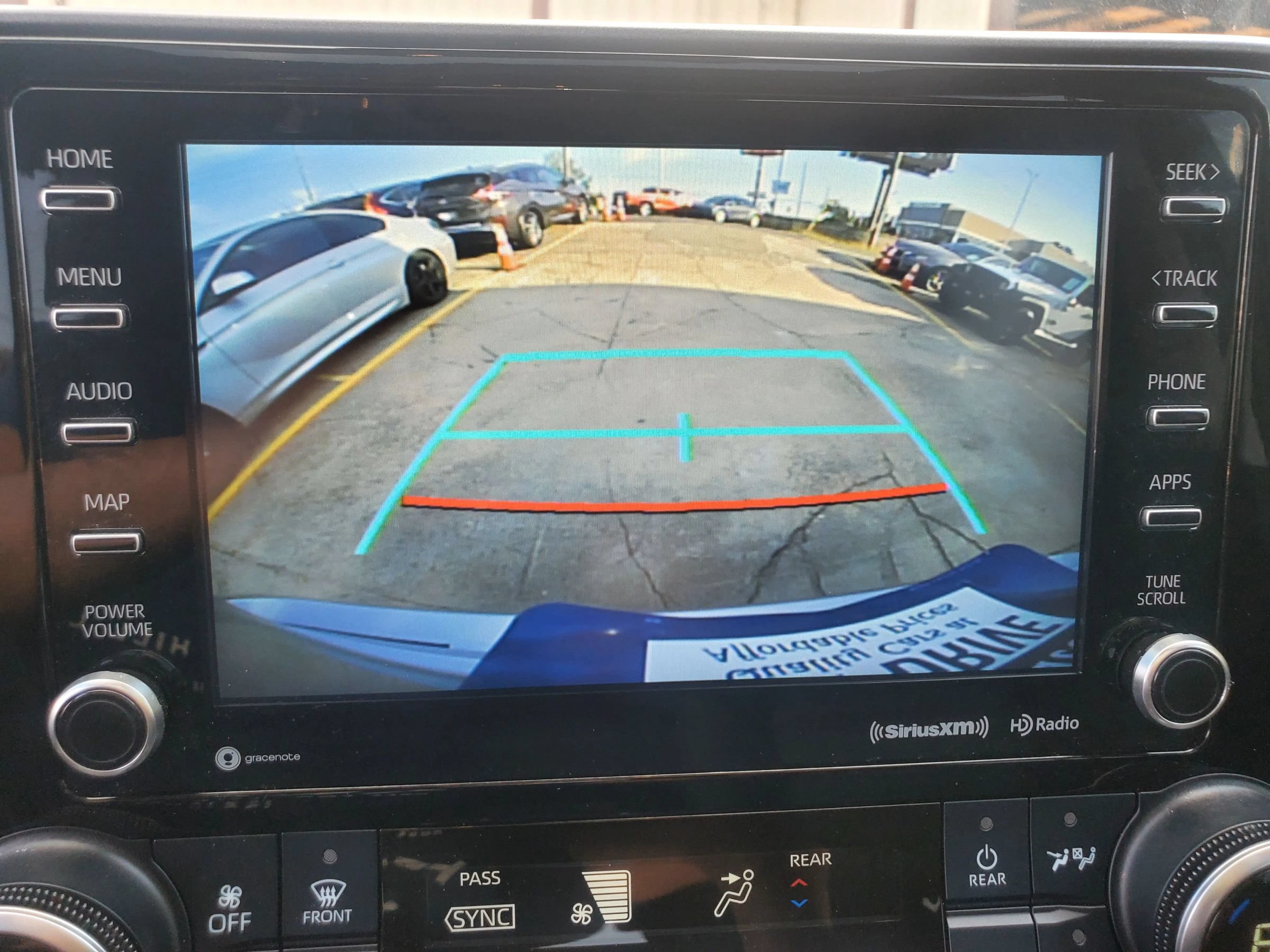 Used 2022 Toyota Highlander XLE FWD image 65