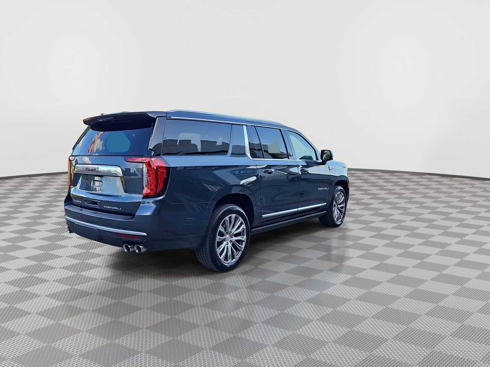 Used 2021 GMC Yukon XL Denali w/ Denali Premium Package image 8
