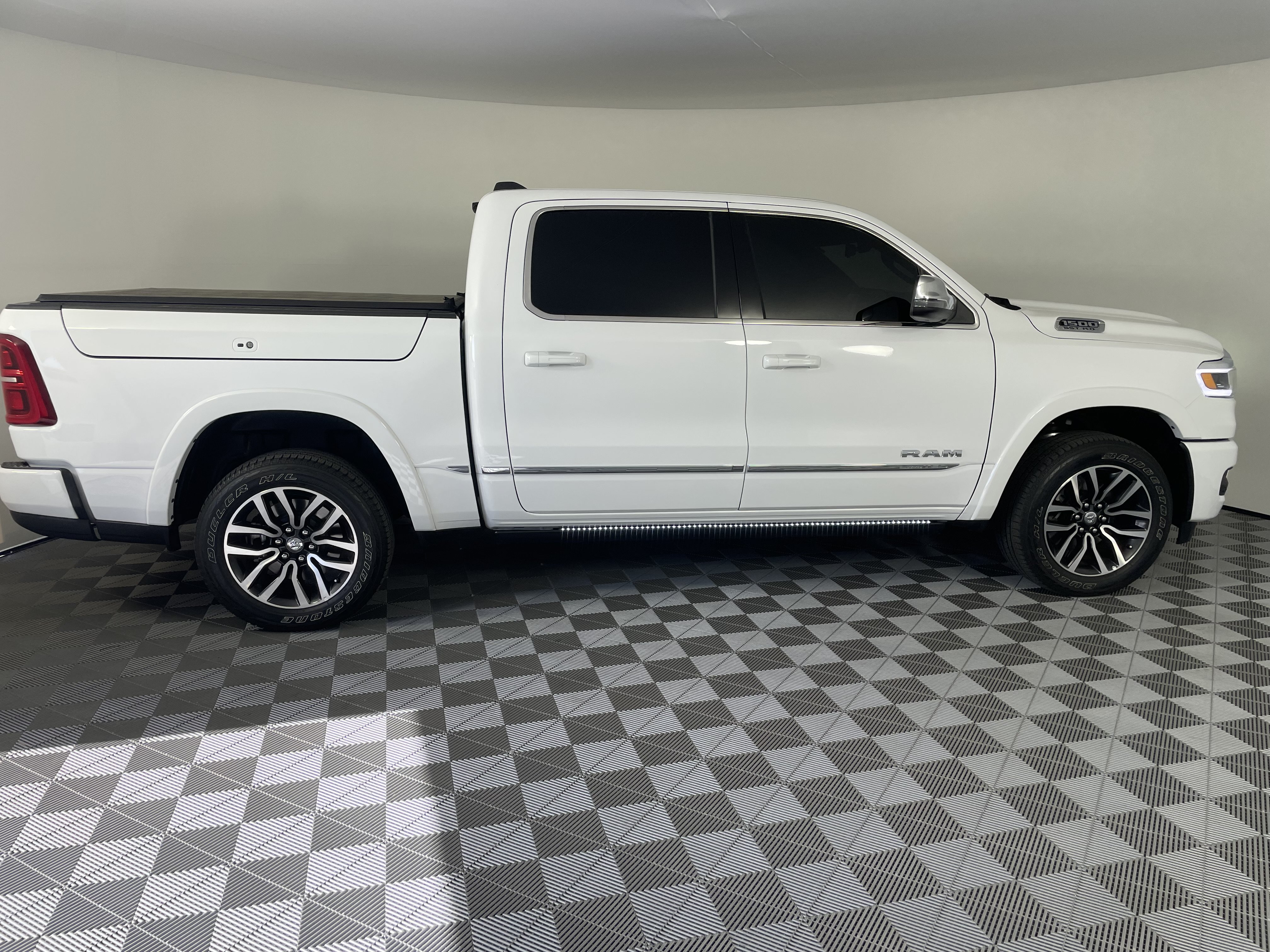 Used 2025 RAM 1500 Limited AWD/4WD image 6