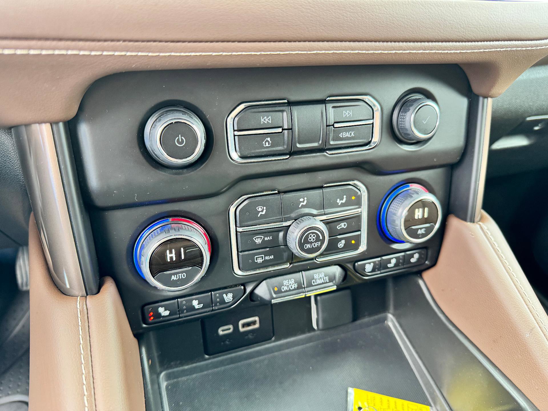 Used 2024 Chevrolet Tahoe High Country w/ Advanced Technology Package image 40