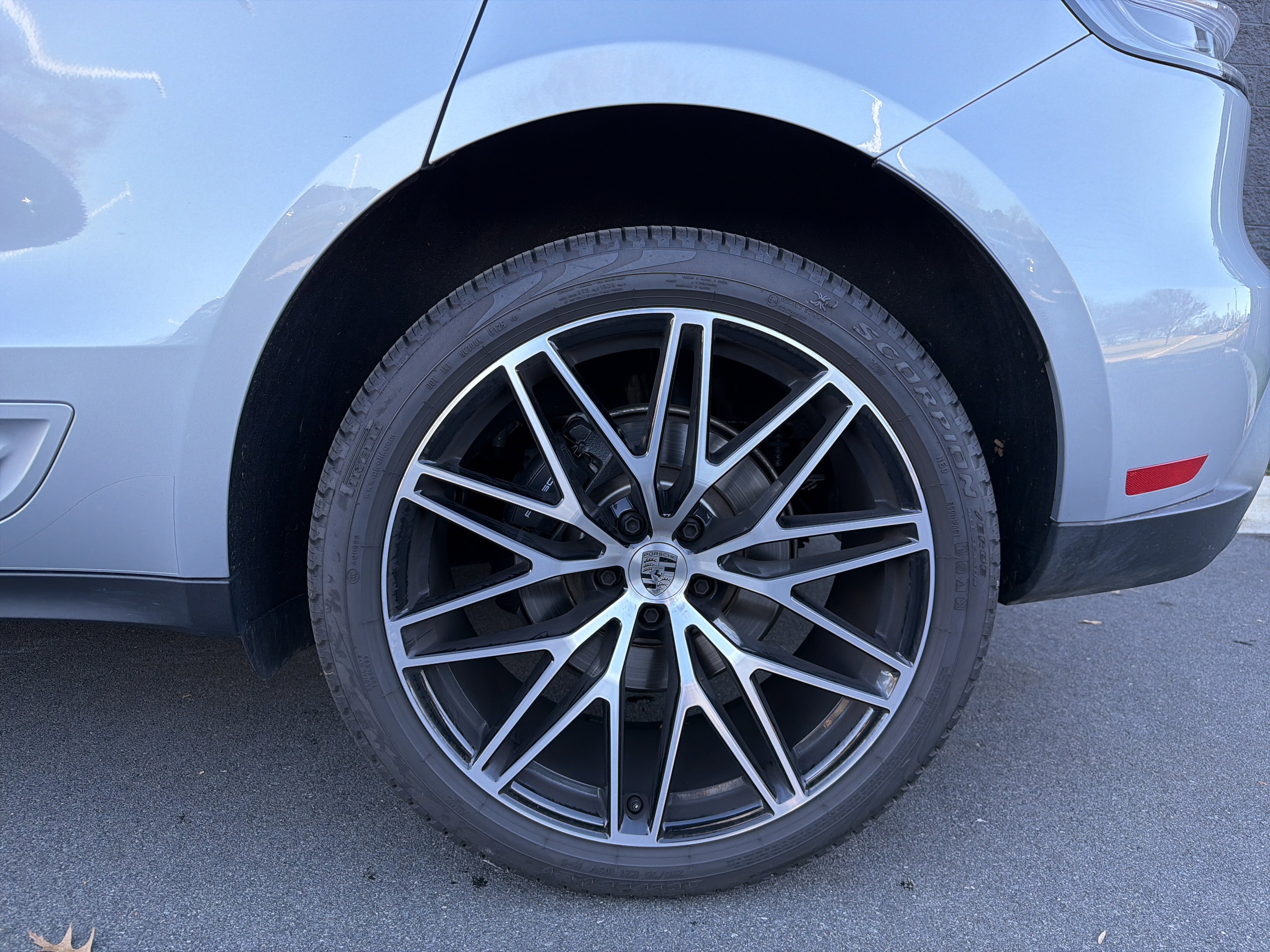 Certified 2025 Porsche Macan image 42