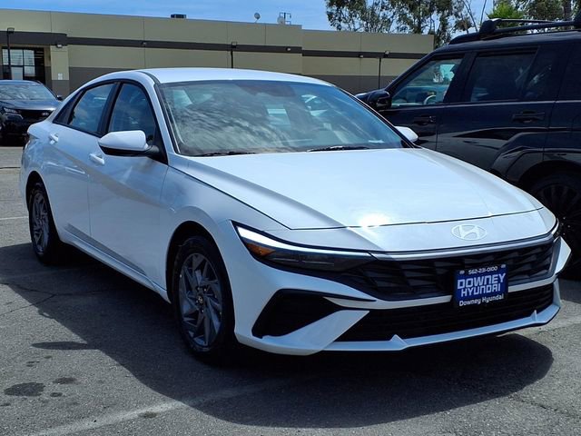 New 2026 Hyundai Elantra Hybrid FWD image 3