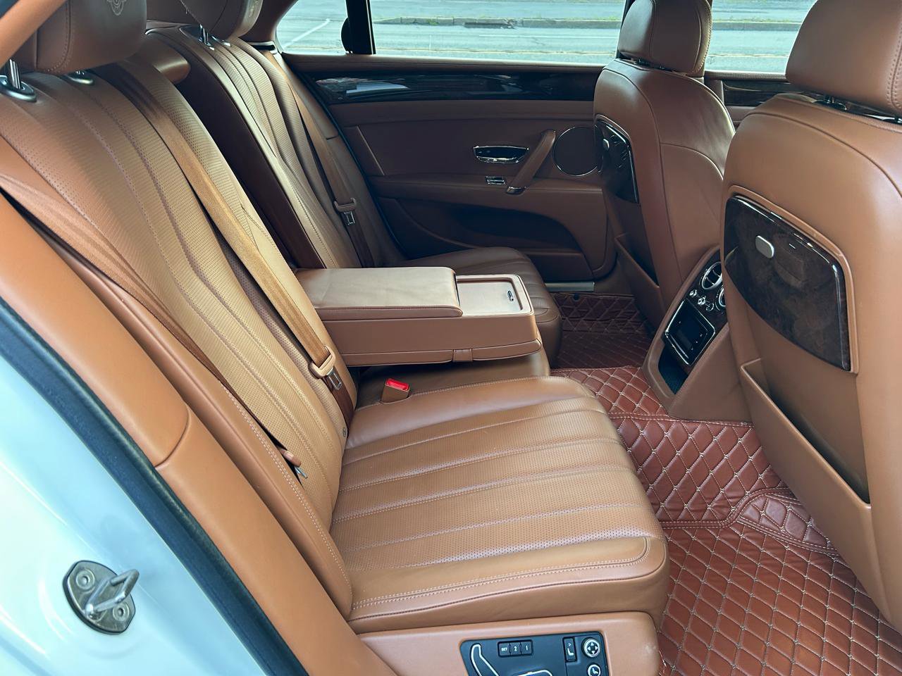 Used 2014 Bentley Flying Spur W12 image 21