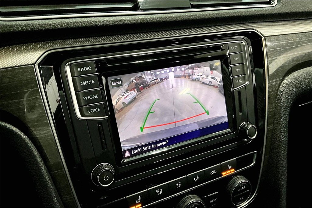 Used 2018 Volkswagen Passat 2.0T SE image 23