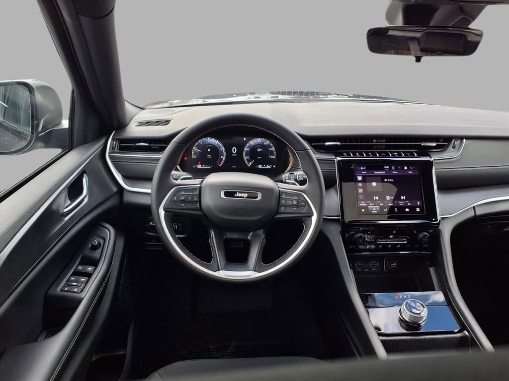 New 2025 Jeep Grand Cherokee Laredo w/ Luxury Tech Group I AWD/4WD image 4
