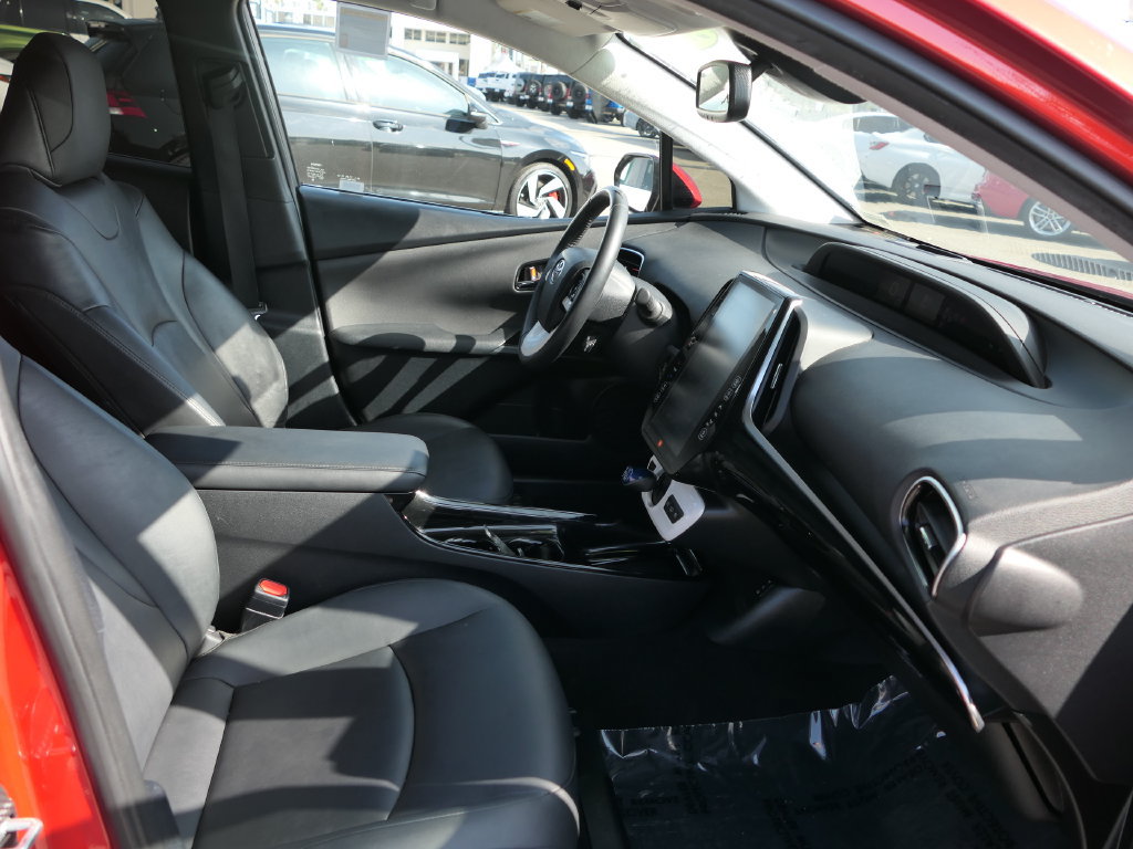 Used 2017 Toyota Prius Prime Advanced w/ Carpet Mat Package FWD image 25