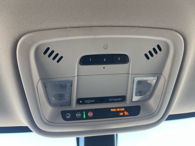 Used 2021 Chevrolet Traverse LT image 31