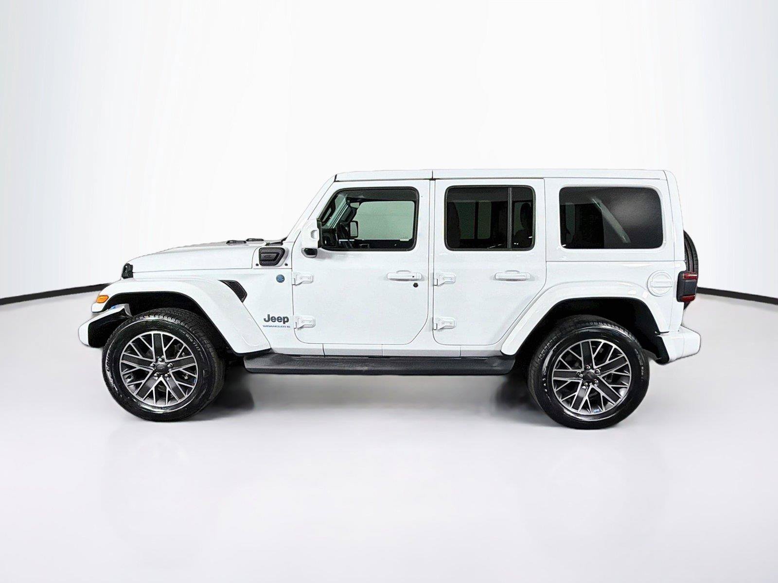 Used 2023 Jeep Wrangler Unlimited Sahara AWD/4WD image 8