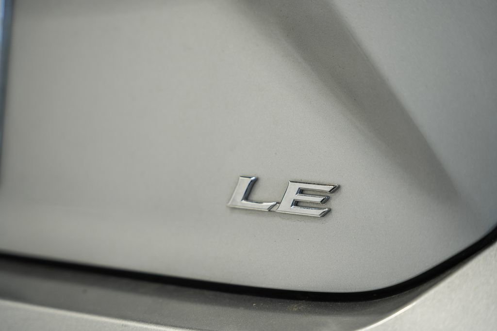 Used 2025 Toyota Camry LE image 8