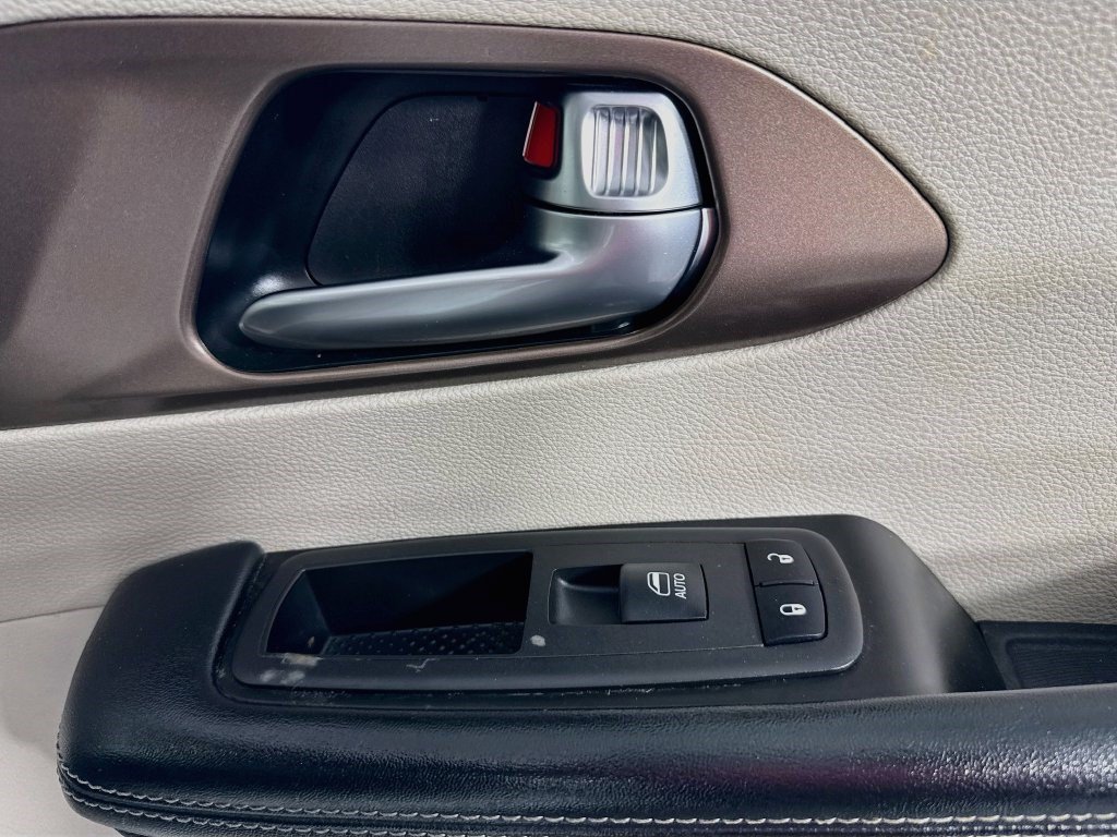 Used 2022 Chrysler Voyager LX FWD image 28