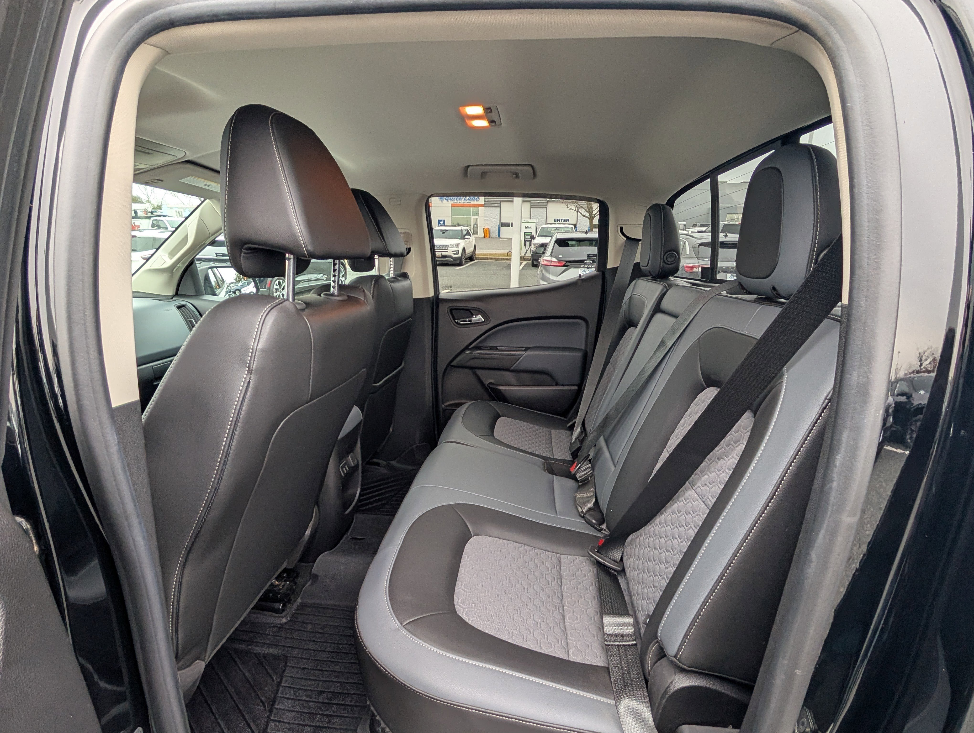 Used 2018 Chevrolet Colorado Z71 w/ Z71 Midnight Edition image 14