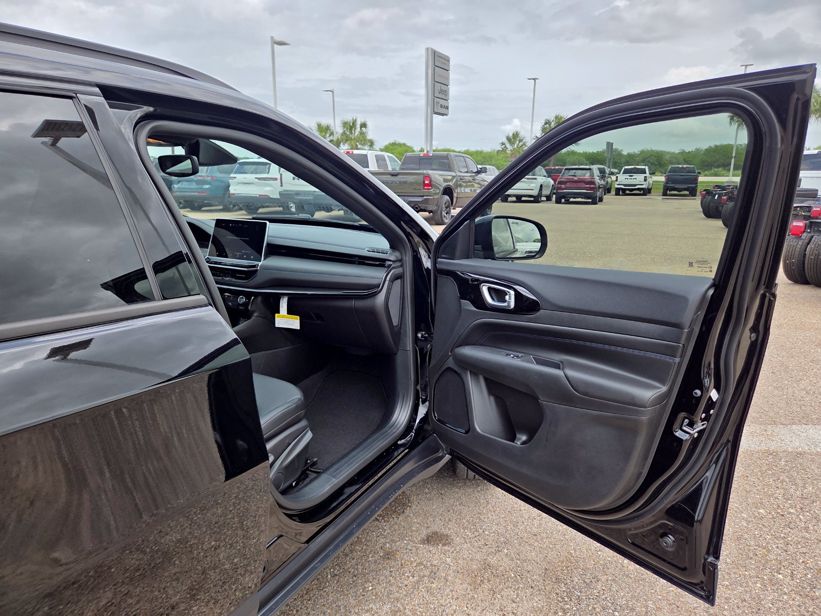 New 2026 Jeep Compass Latitude AWD/4WD image 18