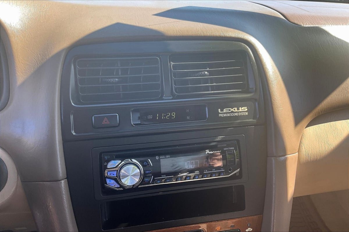 Used 2000 Lexus ES 330 w/ Lexus Value Pkg FWD image 9