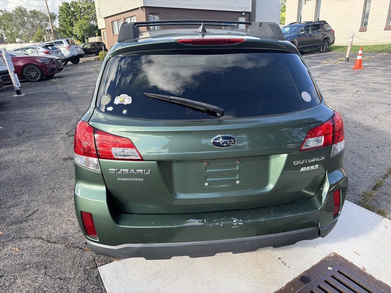 Used 2013 Subaru Outback 2.5i Limited w/ Moonroof Pkg AWD/4WD image 7