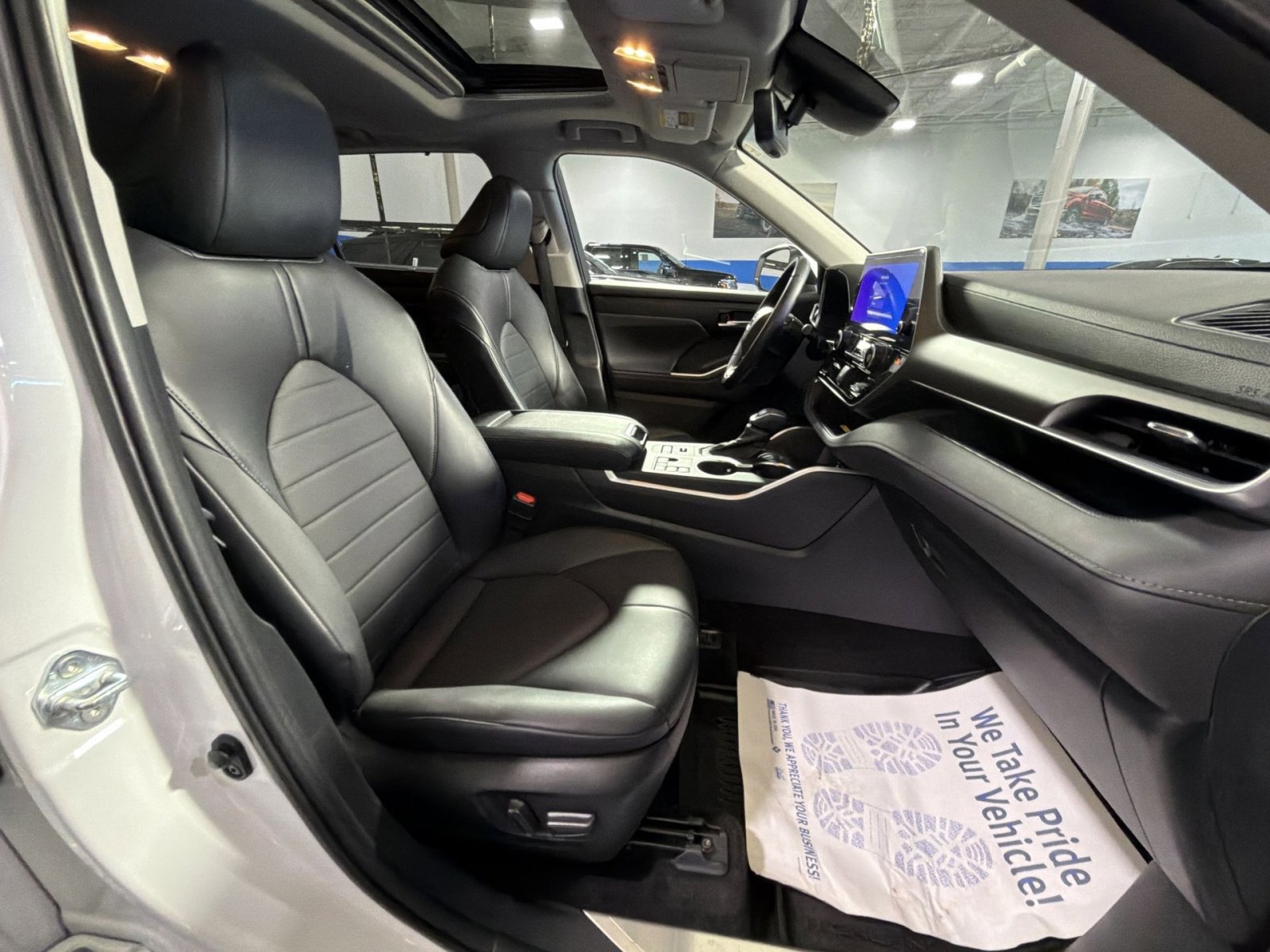 Used 2023 Toyota Highlander XLE image 33