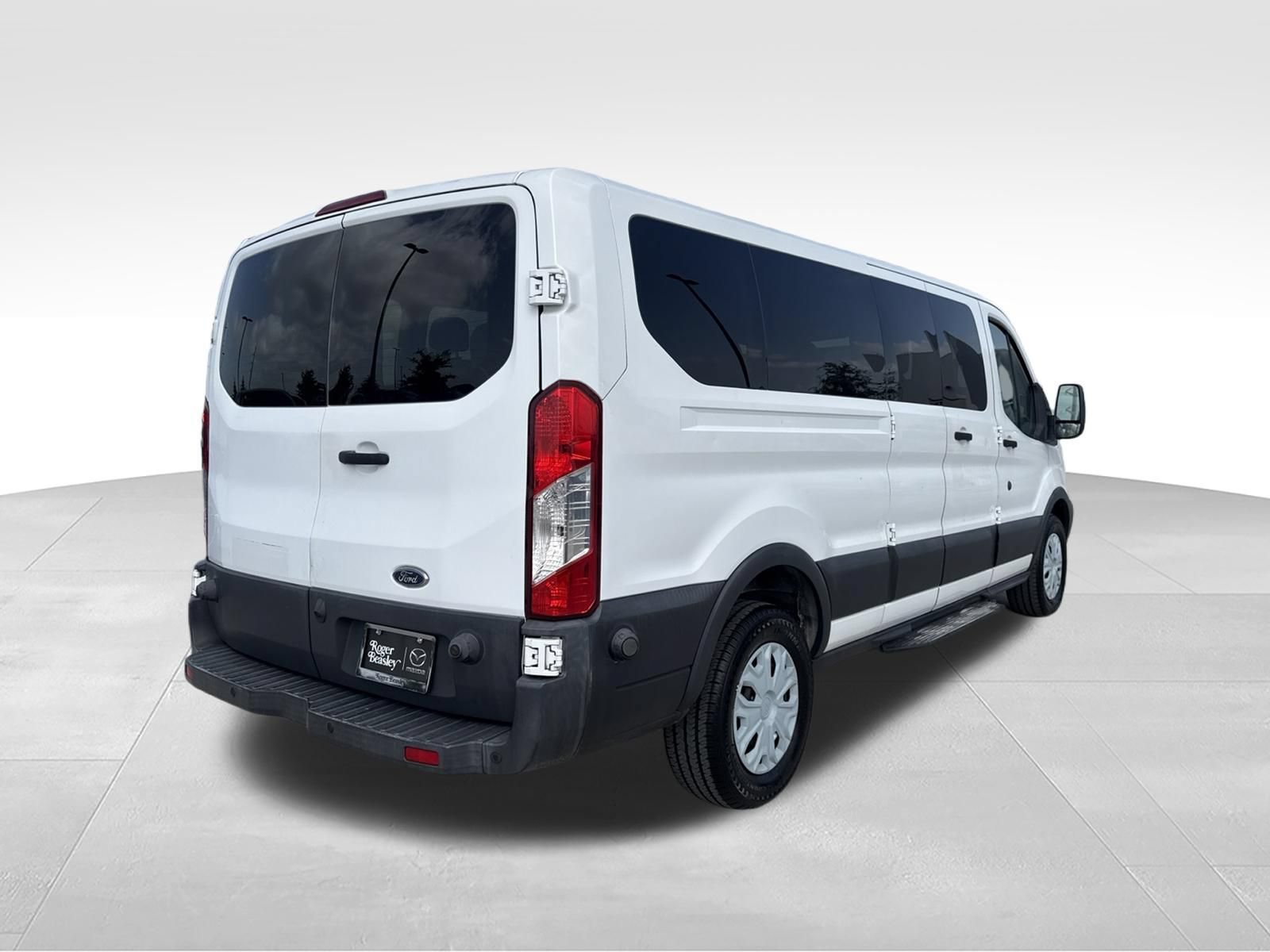 Used 2016 Ford Transit 350 XLT RWD image 5