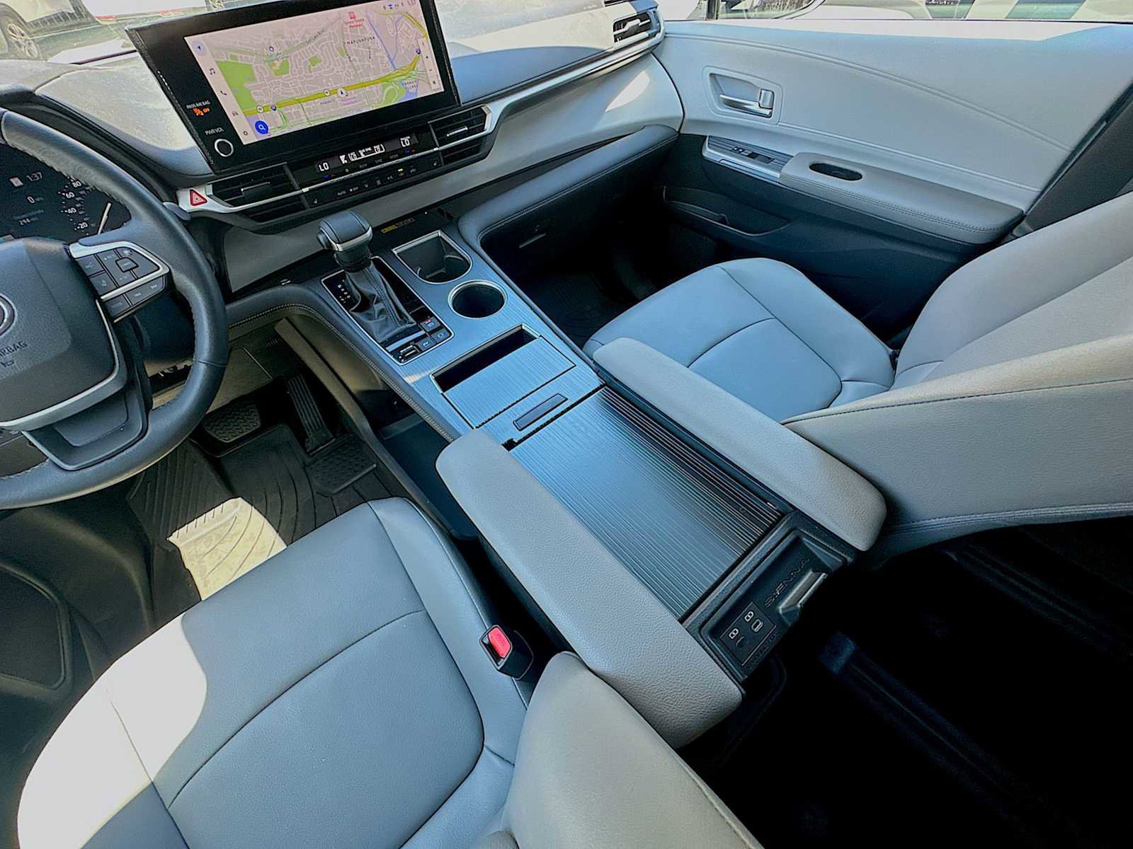 Used 2025 Toyota Sienna XLE w/ XLE Plus Package image 14