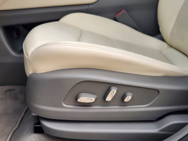 Used 2025 Cadillac XT6 Premium Luxury w/ Technology Package image 25