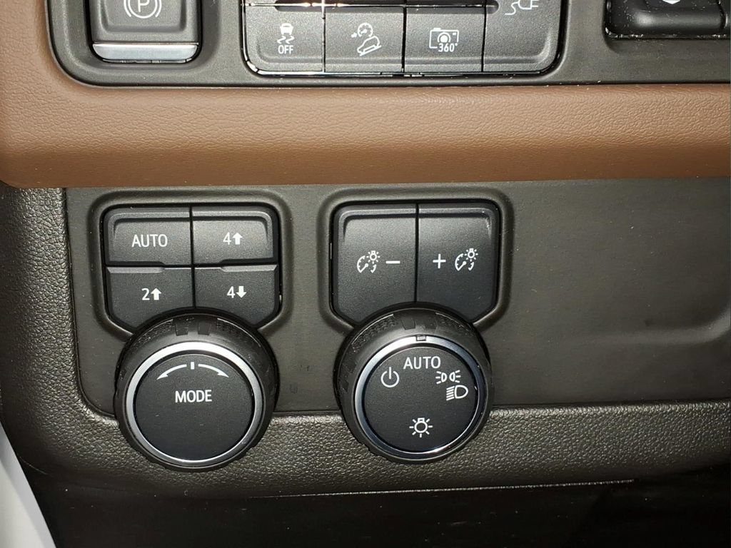 Used 2022 Chevrolet Suburban High Country w/ LPO, Illumination Package AWD/4WD image 17