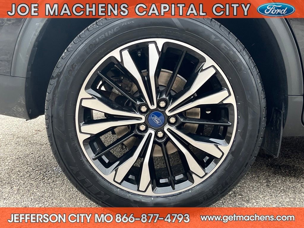 Certified 2022 Ford Escape SE w/ SE Sport Appearance Package image 23