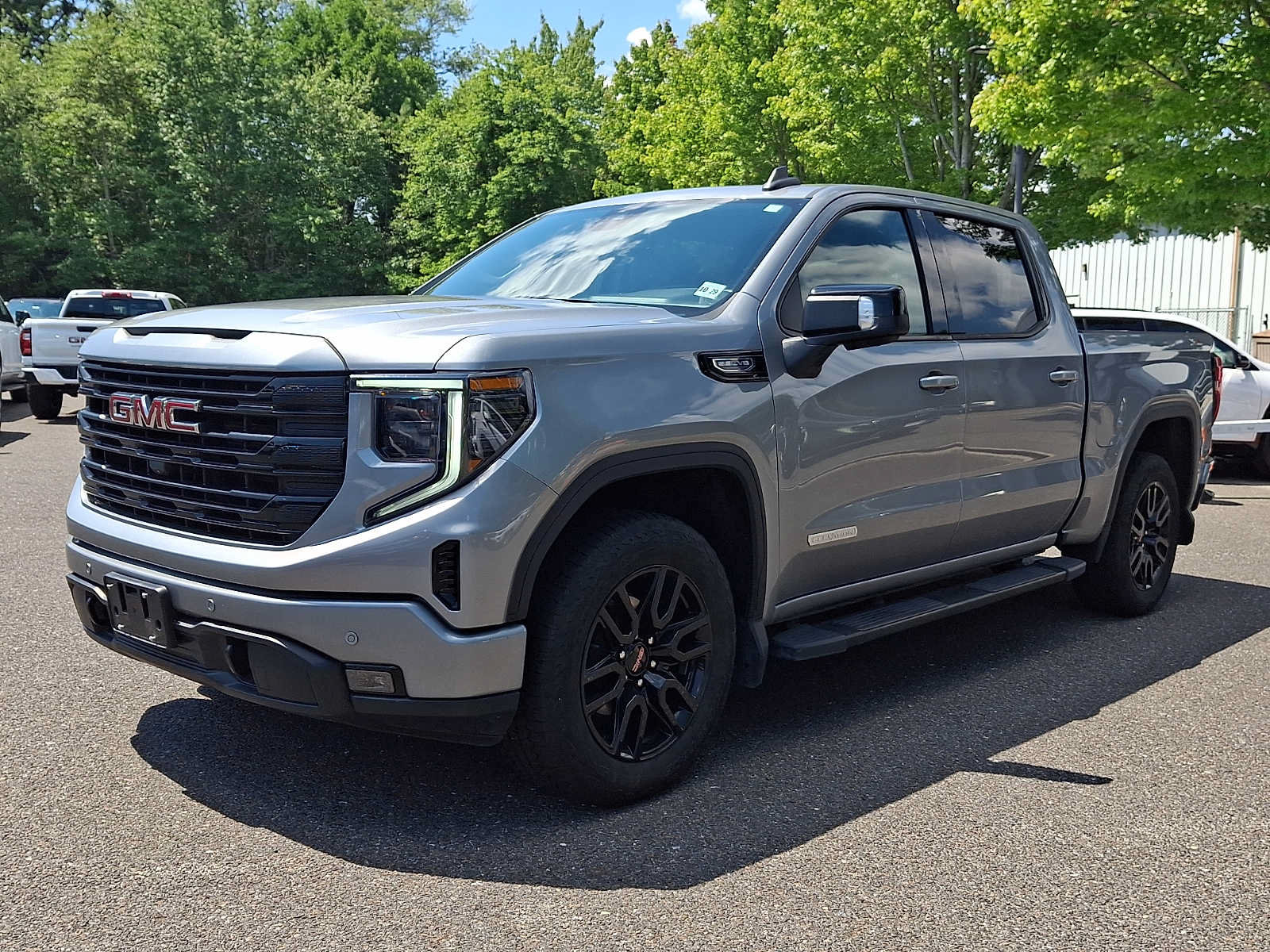 Used 2024 GMC Sierra 1500 Elevation w/ Elevation Premium Package AWD/4WD image 3
