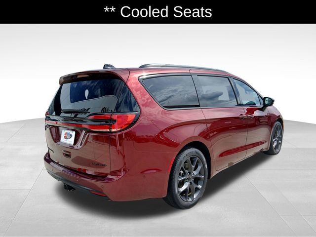 Used 2023 Chrysler Pacifica Limited w/ S Appearance Package FWD image 5