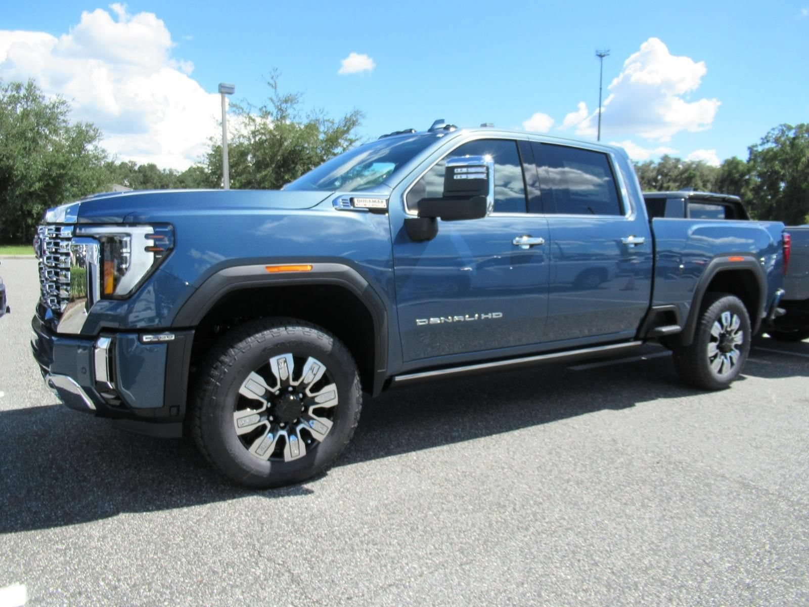 New 2026 GMC Sierra 2500 Denali w/ Denali Reserve Package AWD/4WD image 4
