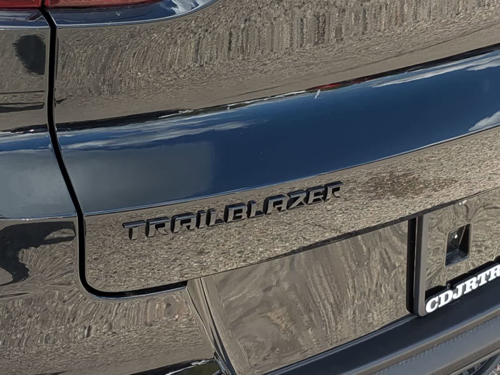 Used 2022 Chevrolet TrailBlazer RS FWD image 13