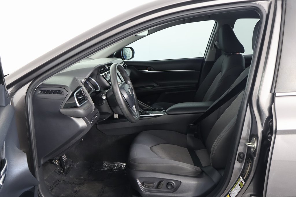 Used 2018 Toyota Camry LE FWD image 10