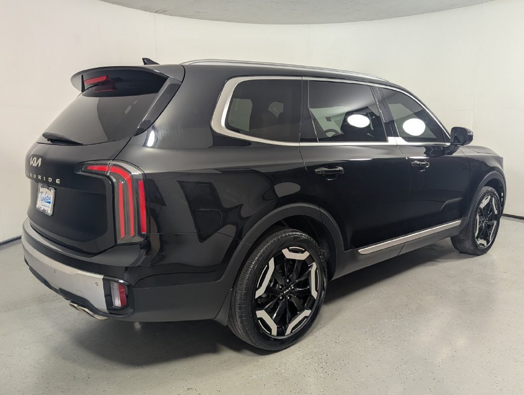 Used 2024 Kia Telluride EX w/ EX Captain's Chair Package FWD image 6