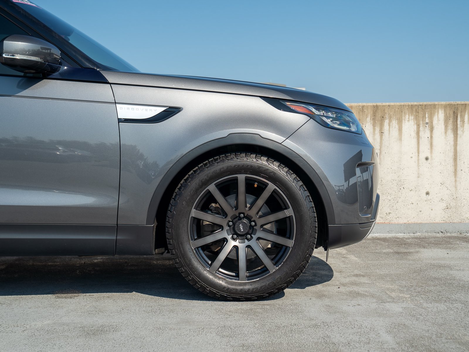 Used 2018 Land Rover Discovery HSE AWD/4WD image 16