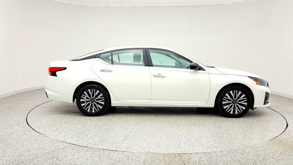 Used 2025 Nissan Altima 2.5 SV image 4