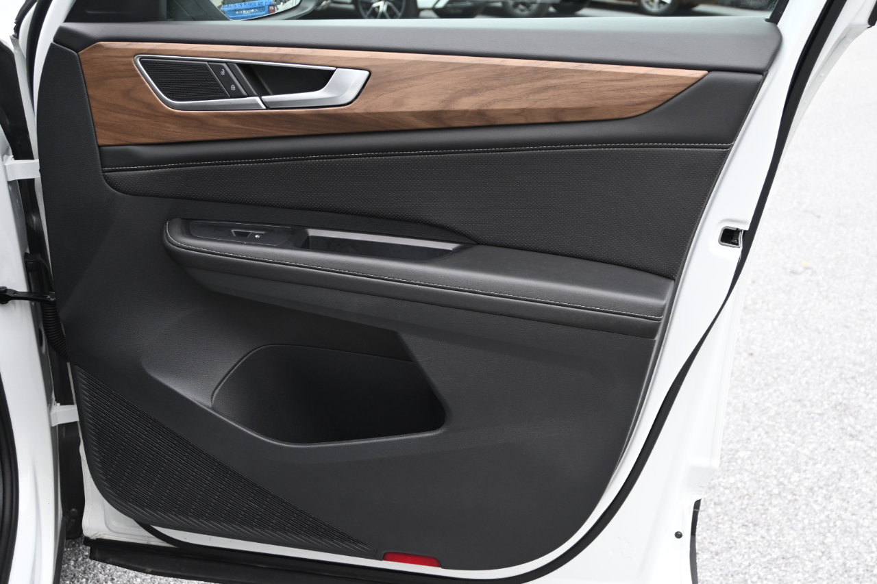 Used 2024 Volkswagen Atlas SE image 27