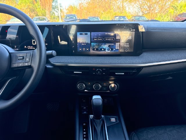 Certified 2025 Nissan Kicks SV FWD image 19