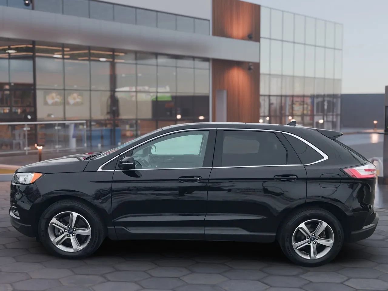 Used 2020 Ford Edge SEL w/ Convenience Package image 5